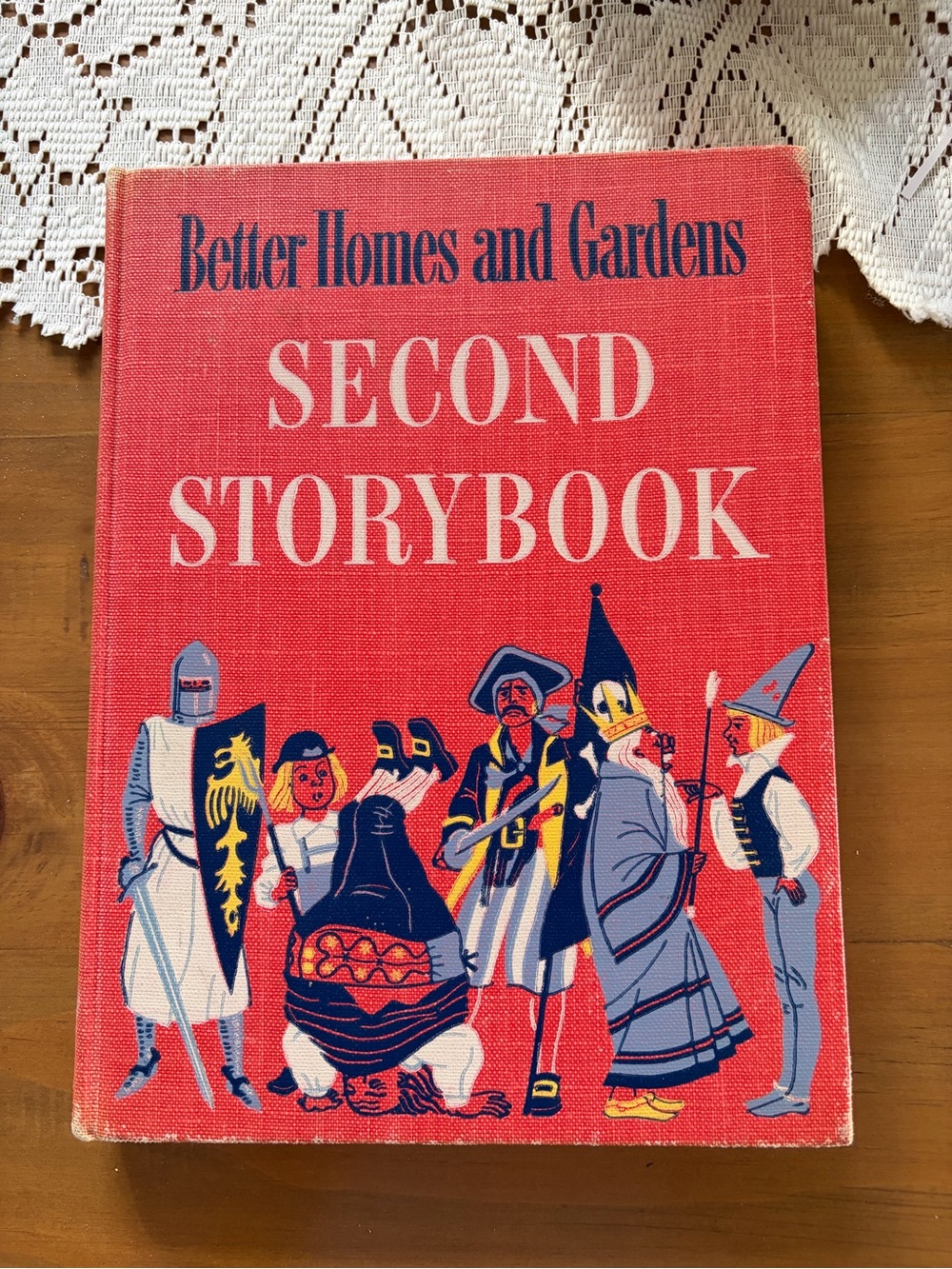Back to school! VTG Better Homes and Gardens Second Storybook - Red  
1952
Reads